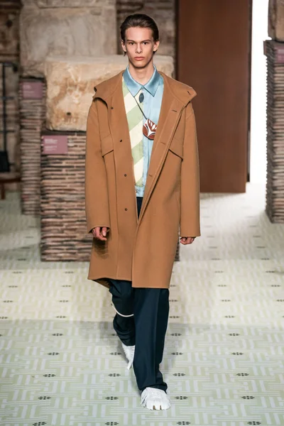 Look 43